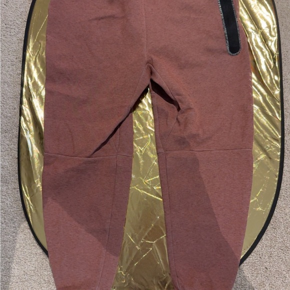 Nike Men’s Tech Fleece Dusty Rose Sweatpants - Picture 2 of 3